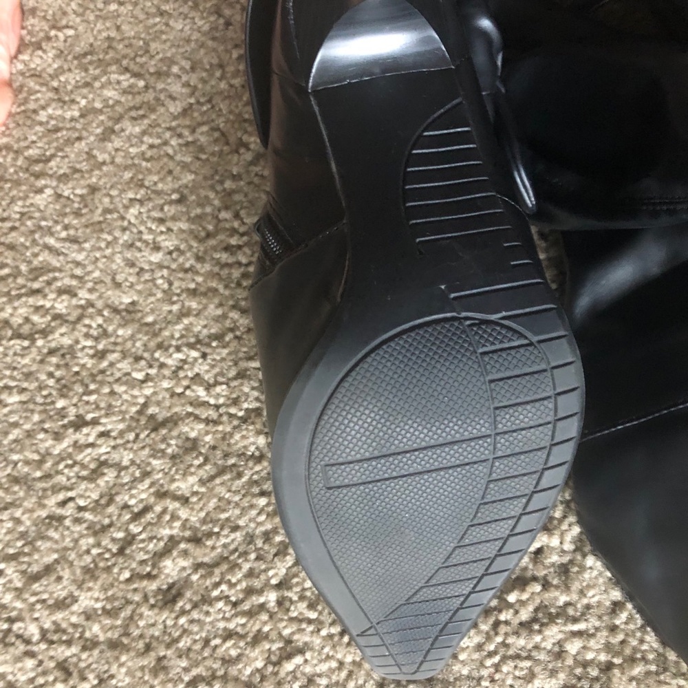 Shoes - Picture 2 of 4